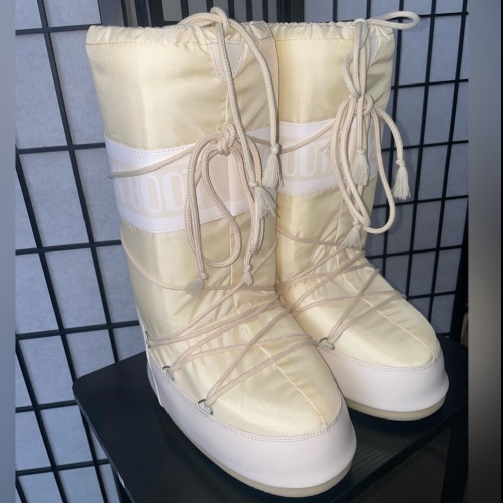 Moon Boots Rare Cream Color